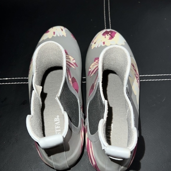 JustFab grey floral Rouela Rain Boot short size 8 - Picture 9 of 9